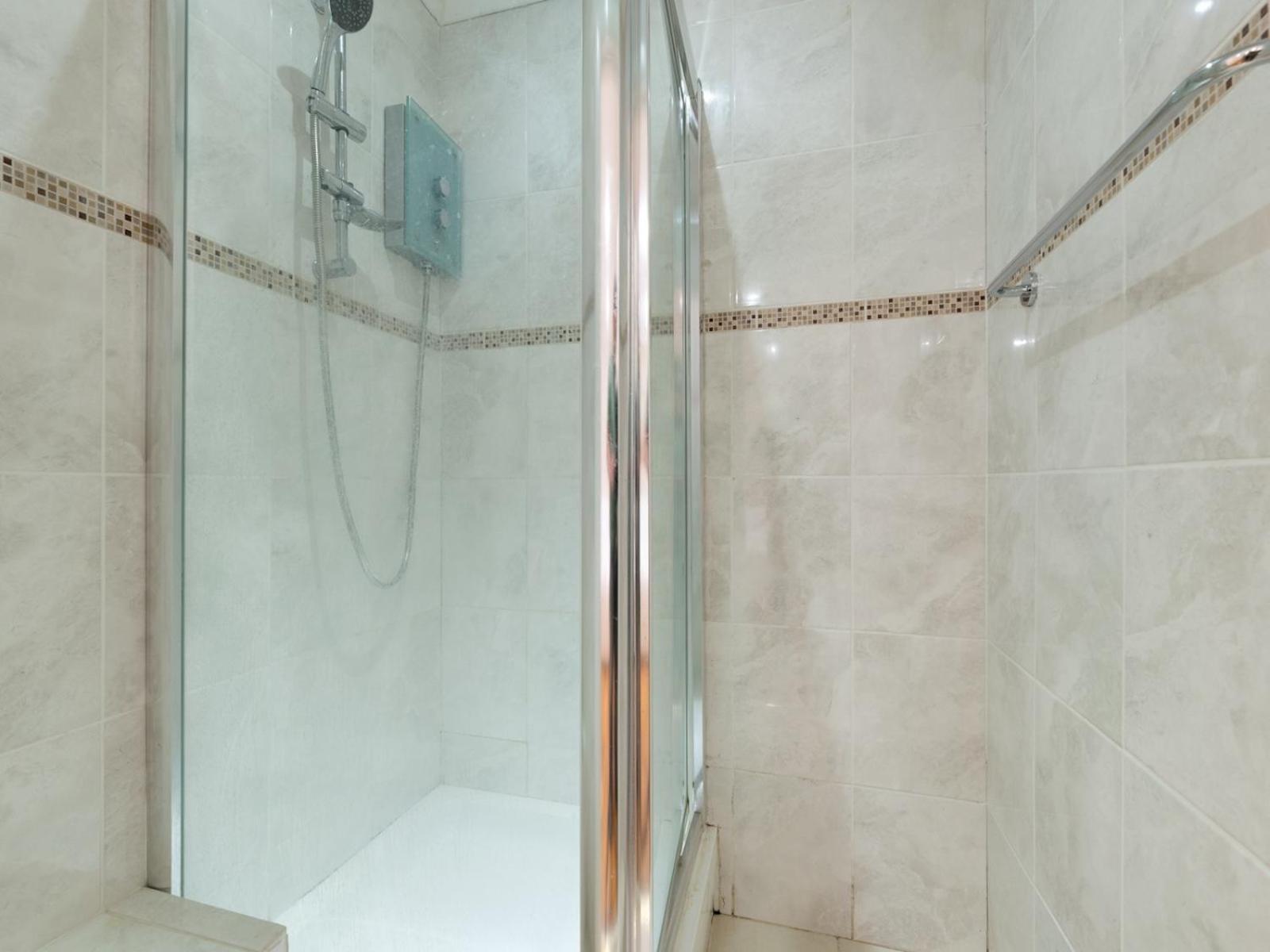 4 Bed House In Greater Parking Pass The Keys Londra
