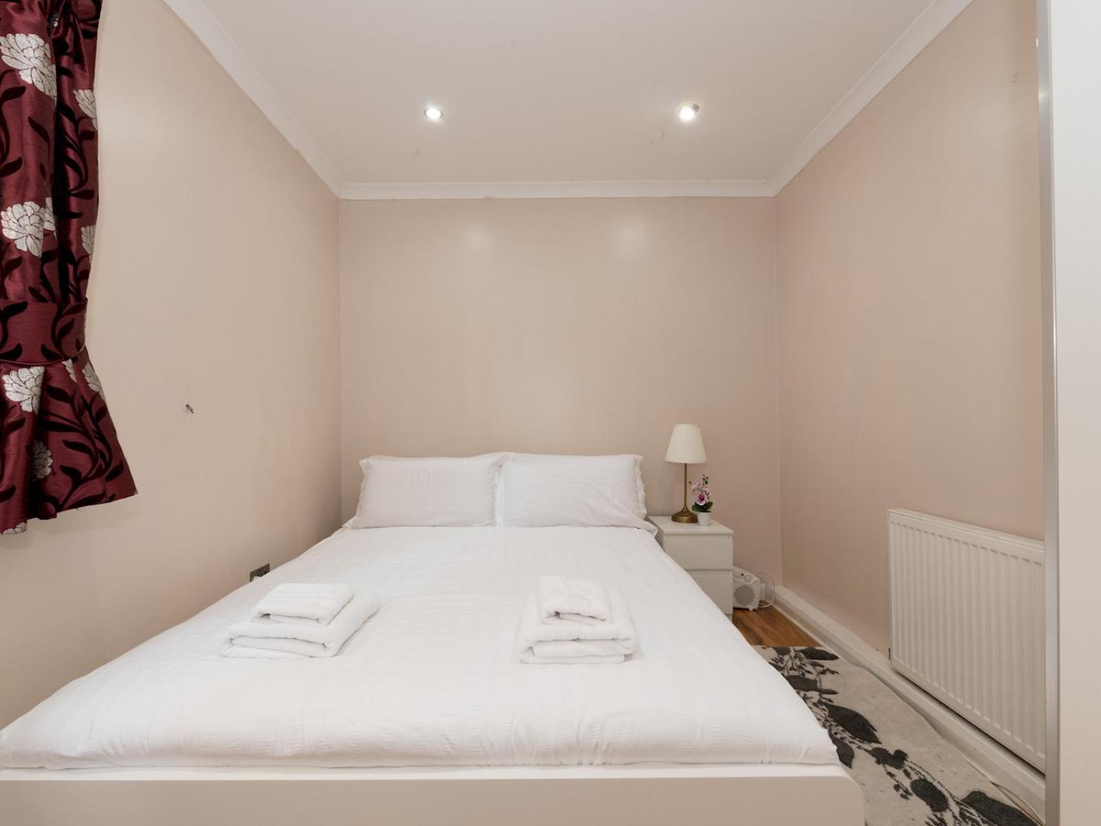 4 Bed House In Greater Parking Pass The Keys Londra