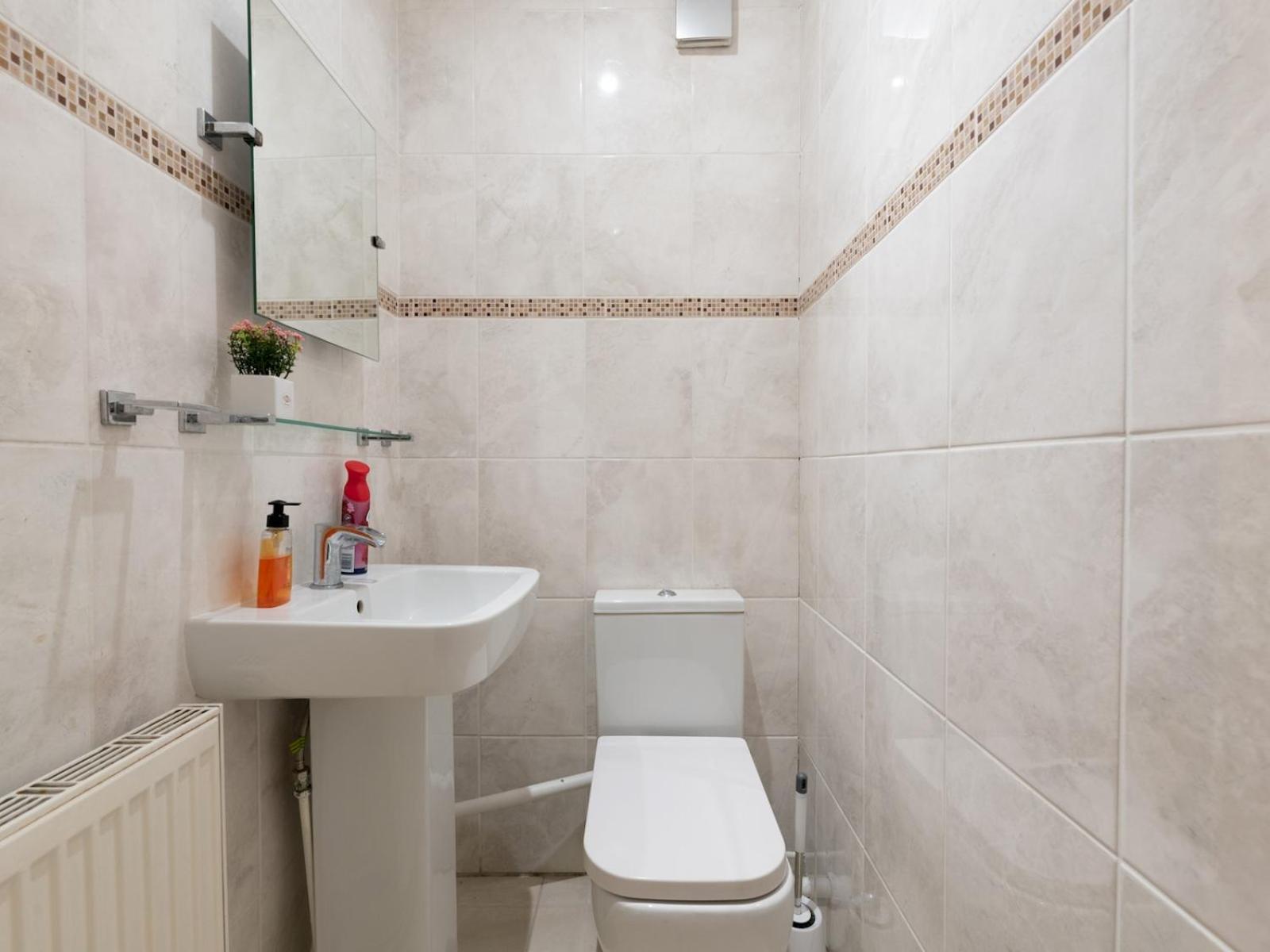 Casa vacanze 4 Bed House In Greater Parking Pass The Keys *