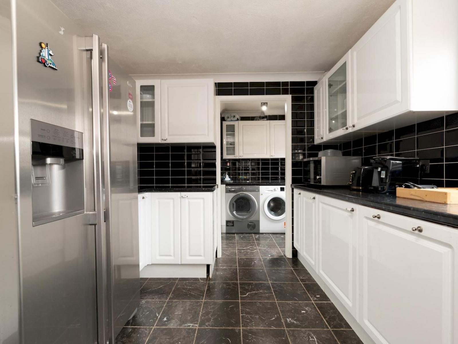 4 Bed House In Greater Parking Pass The Keys Londra